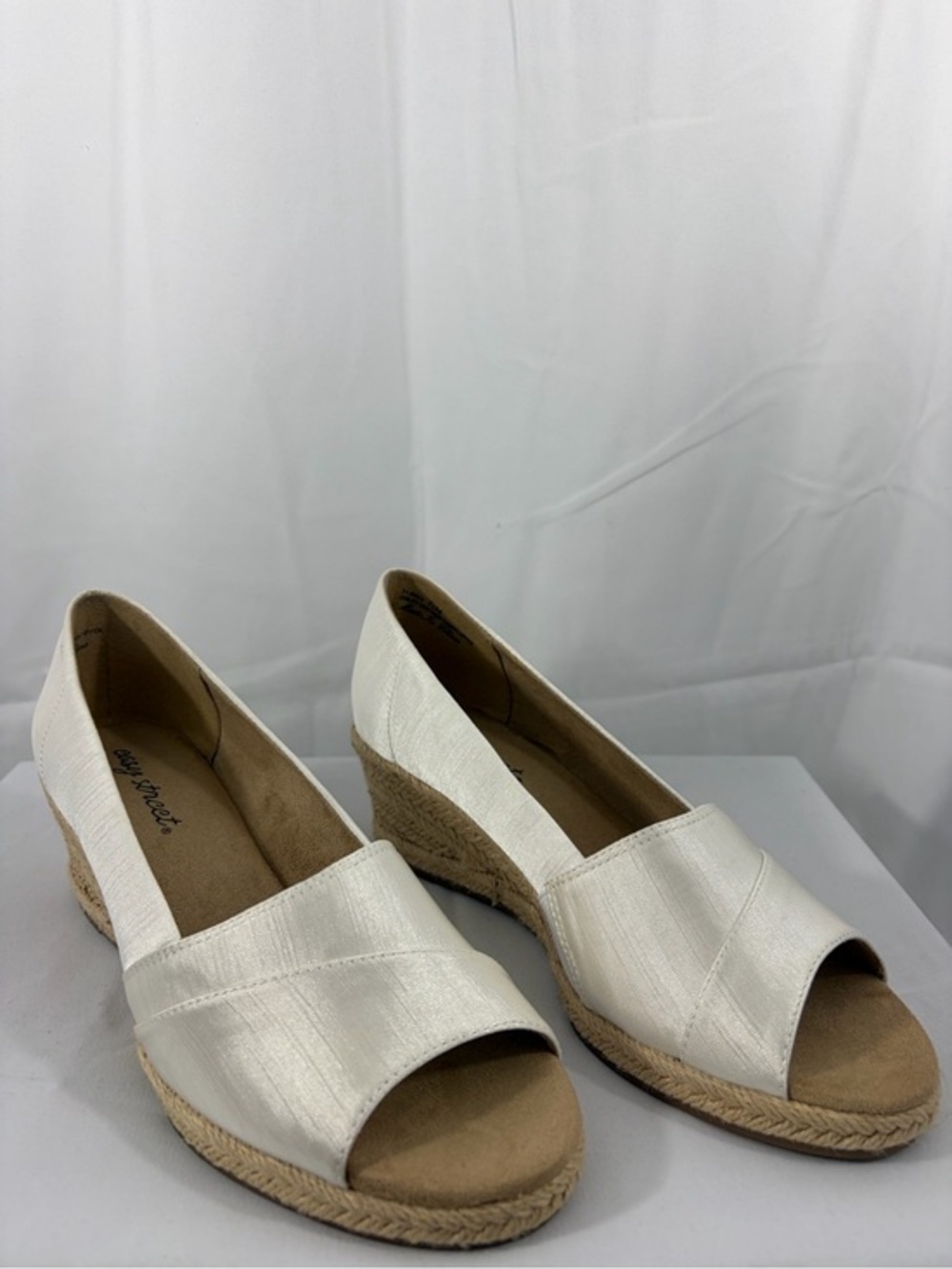 NWT Easy Street Women's Size 7.5 White Espadrille Wedge Peep-Toe Shoes